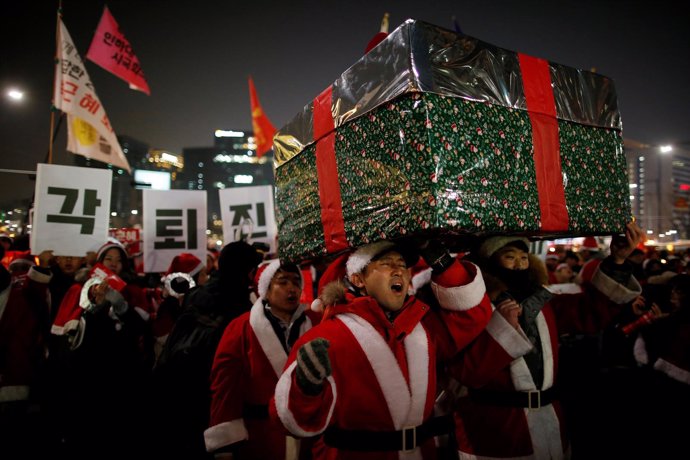 Manifestación navideña contra la presidenta de Corea del Sur 