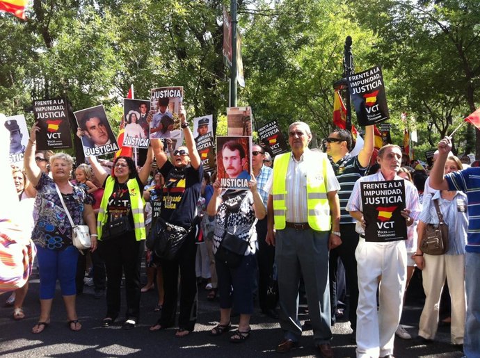 Las víctimas de ETA califican de "traición" la política del Gobierno