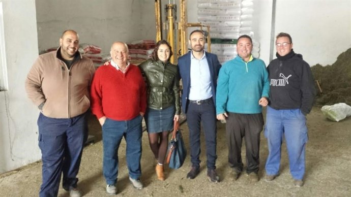 El delegado de Agricultura, Pedro Pascual Hernández, con el sector caprino.