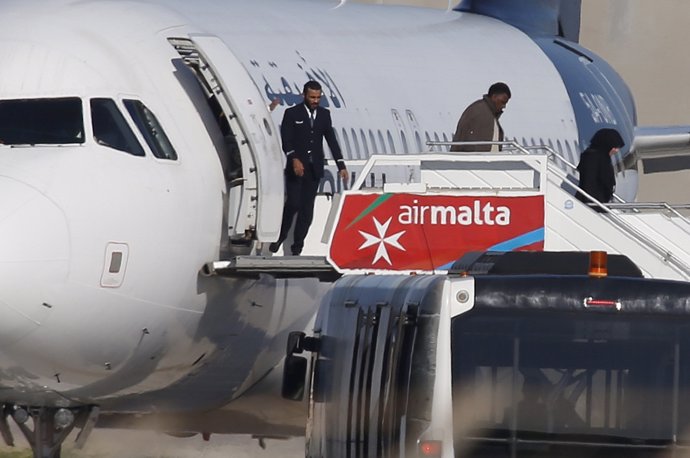 Liberación de pasajeros del avión libio secuestrado