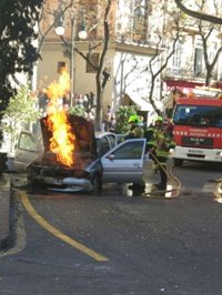 Arde un coche frente a la Lonja de la Seda