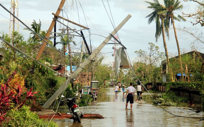 Paso del tifón 'Nina' por Filipinas
