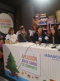 Abanca entrega a Cáritas más de 4.300 juguetes de su campaña solidaria