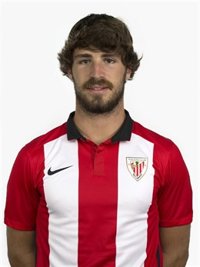 El central del Athletic Club Yeray Álvarez, operado sin incidencias de su tumor