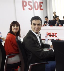 MIcaela Navarro y Pedro Sánchez