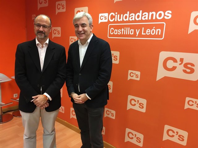 Luis Fuentes y Luis Garicano, en la sede de C's