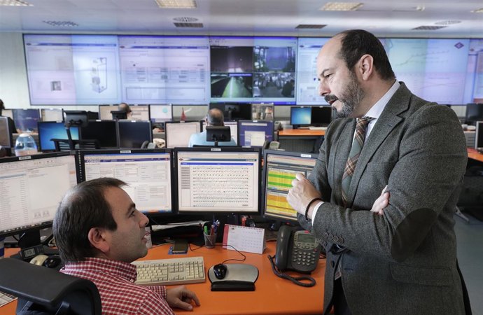 Rollán visita el Centro de Operaciones de Metro y Monotorización