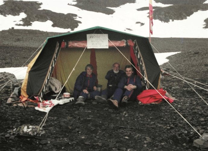 Primer campamento español en la Antártida