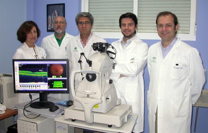 Equipo de oftalmólogos de Valme implicados en el proyecto