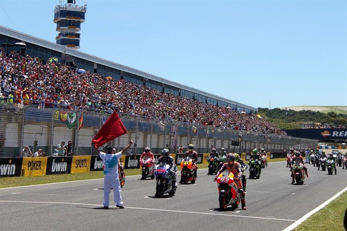 Salida de carrera en el Circuito de Jerez