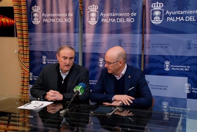 Carmona (dcha.) y Almenara durante la presentación