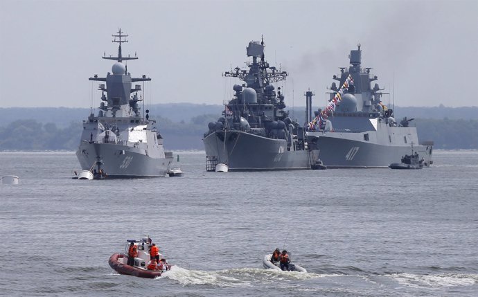 Buques de guerra rusos entran en el Mar Báltico