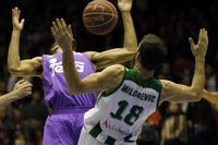 El Real Madrid vuelve a tropezar a domicilio y el Baskonia cae en Gran Canaria