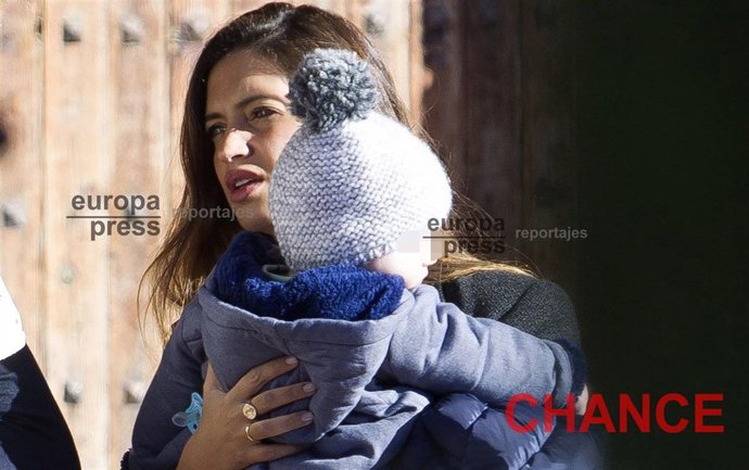 Sara Carbonero con su hijo Lucas