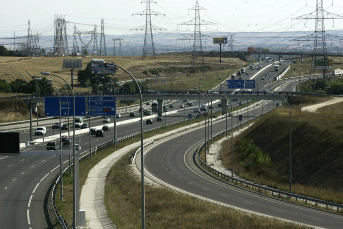 Recursos de tráfico. Carreteras. Coches. 