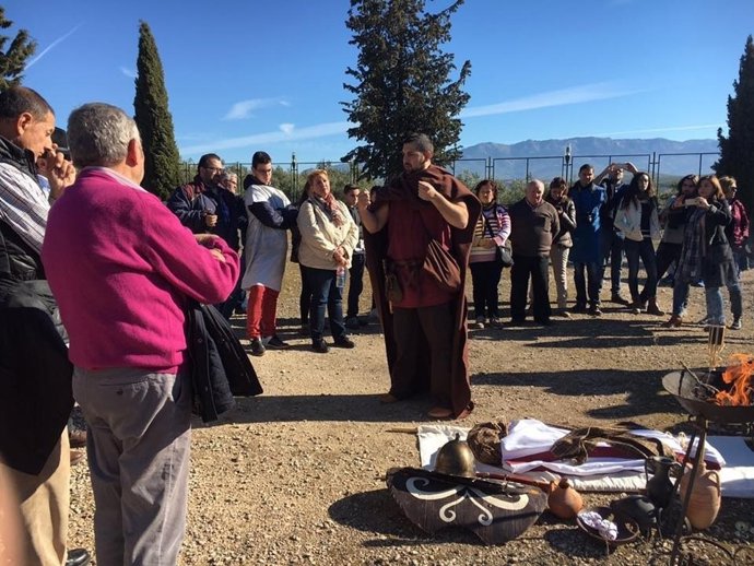 Recreación del entierro de un príncipe íbero en la Cámara Sepulcral de Toya.