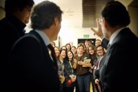 Rajoy cumple 20 años casado y presume de que aún no le han "despachado"