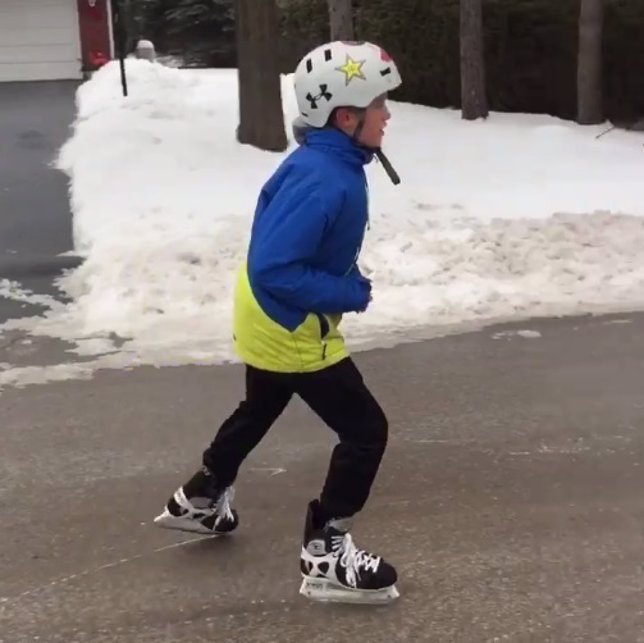 En Ottawa se patina en las calles por carreteras congeladas