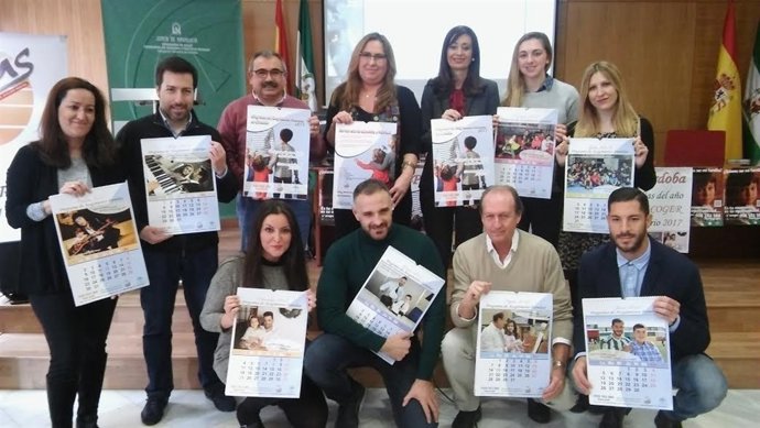 Cañete y Luna (centro), durante la presentación del calendario