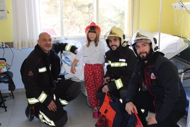 Bomberos de vitoria visitan hospital txegorritxu