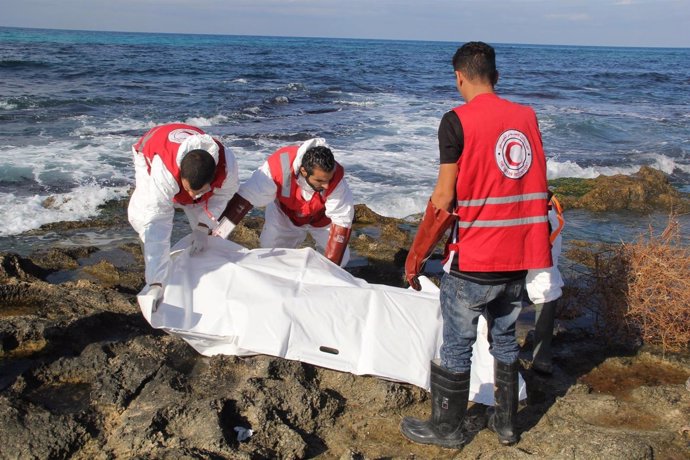 Hallados los cuerpos de once migrantes en las costas de la capital de Libia