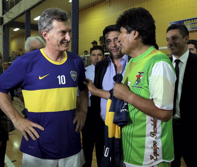 Macri y Evo Morales juegan un partido antes de la investidura