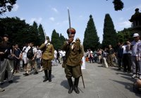 La ministra de Defensa de Japón visita el polémico templo belicista de Yasukuni