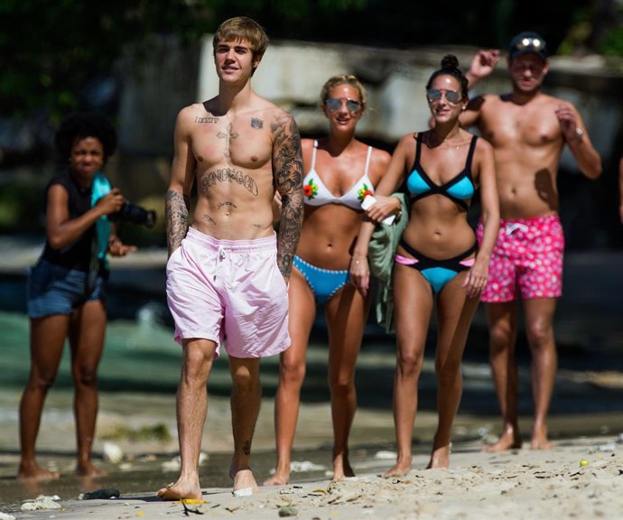 JUSTIN BIEBER