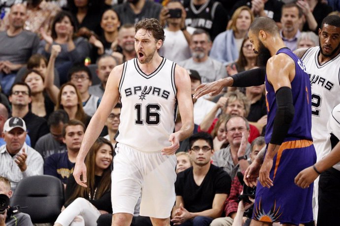 Pau Gasol en el Spurs-Suns