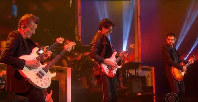 STEUART SMITH, STEVE VAI Y JUANES