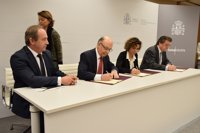 El Gobierno busca ampliar su acuerdo con Farmaindustria a otros proveedores del SNS y pide que se sumen todas las CCAA