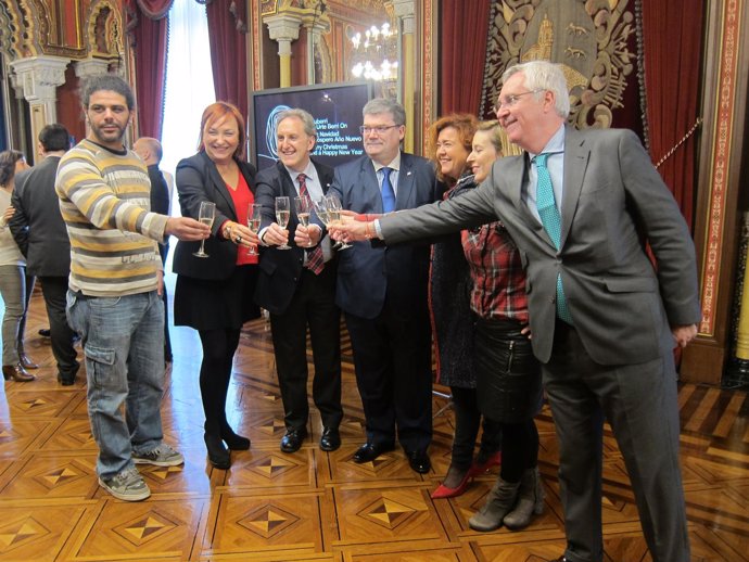El alcalde de Bilbao y los portavoces brindan por 2017
