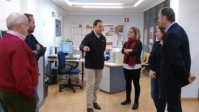 De la Torre (c) visita el Centro de Referencia de Orientación de Jaén.