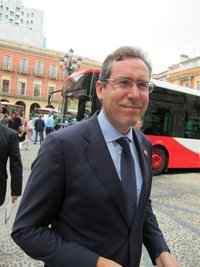 Couto (Foro) anima a los ciudadanos a realizar sus compras en el comercio de cercanía