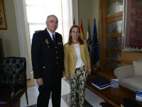 La alcadesa de Cáceres recibe al nuevo comisario provincial de la Policía Nacional