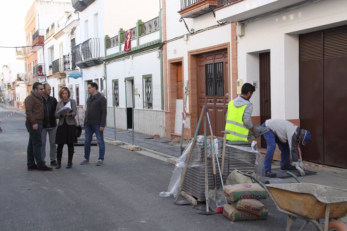 Asfaltada La Calle Muñoz Seca De Los Palacios Y Villafranca Cuyas Obras Afrontan