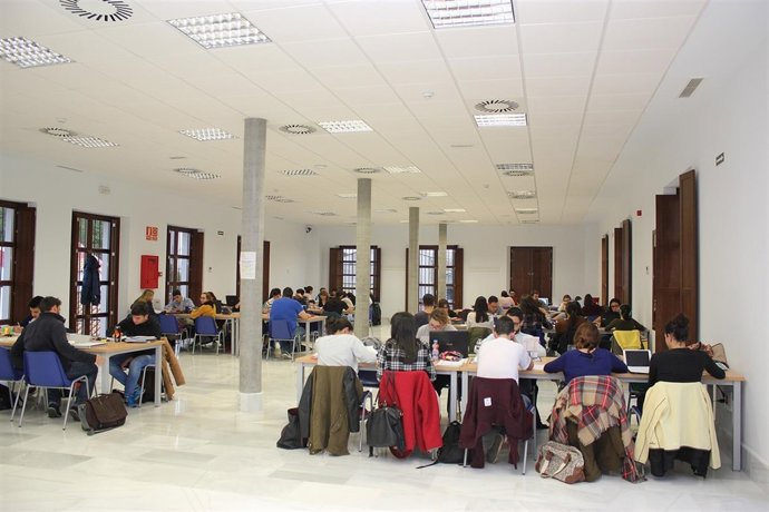 Biblioteca en La Rinconada.