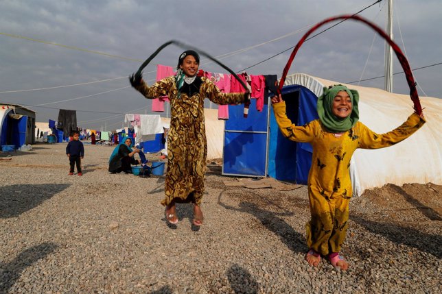 Niñas desplazadas por la ofensiva sobre Mosul