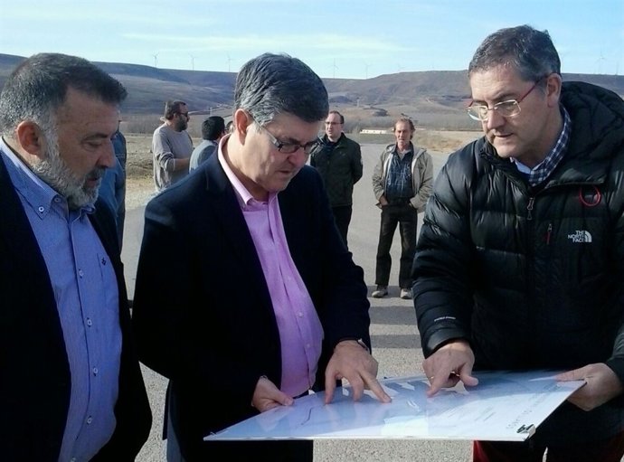 Visita del consejero Guillén a Mezquita de Jarque.