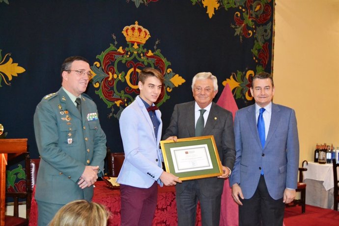 Sanz durante la entrega del premio Habecu 2016 al mejor expediente académico 