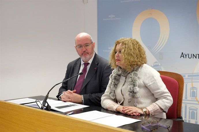 Nota De Prensa Y Fotografía. Adela Castaño Inversión En Colegios