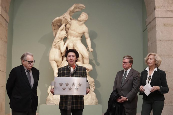 FERNÁNDEZ DE CÓRDOVA INAUGURA LA EXPOSICIÓN UNA CORTE PARA EL REY. CARLOS III Y 