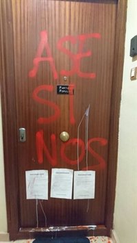 Realizan pintadas con la palabra "asesinos" en la sede del PP de Barakaldo