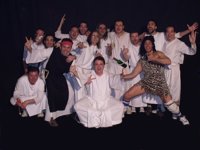 Los Inhumanos ponen música y diversión ochentera a la Fiesta de Fin de Año en Tendillas