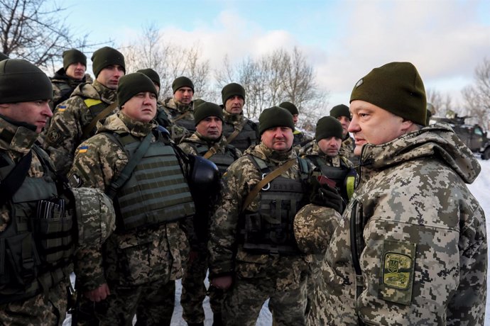 El presidente Poroshenko visita a las tropas en el este de Ucrania