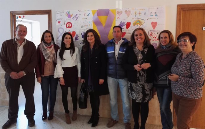 Visita de la delegada de Educación en Jaén a un colegio de Santa Elena