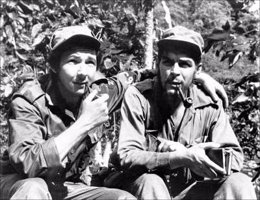 Che Guevara y Raúl Castro