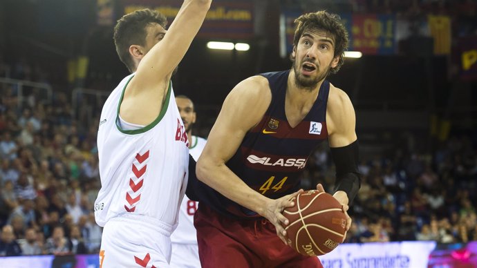 Ante Tomic jugando el partido FC barcelona Lassa - Baskonia