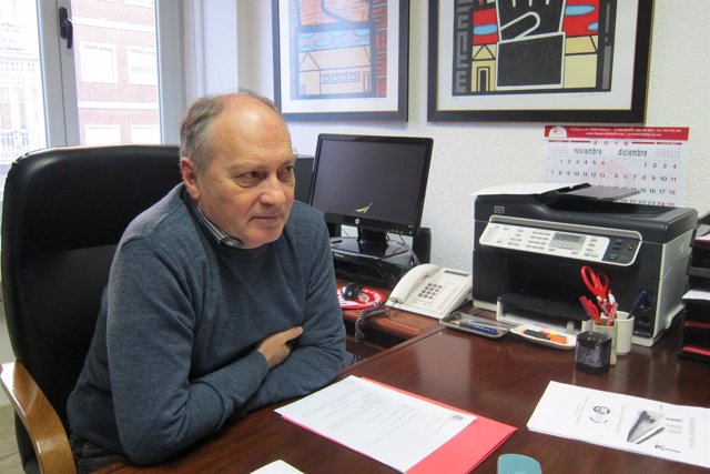 El secretario de UGT, Faustino Temprano, en su despacho