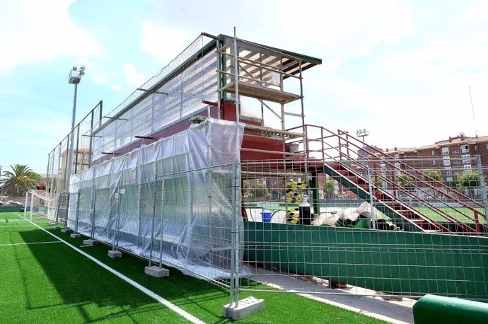 Gradas campo de fútbol. Santander. Obras. Instalaciones deportivas